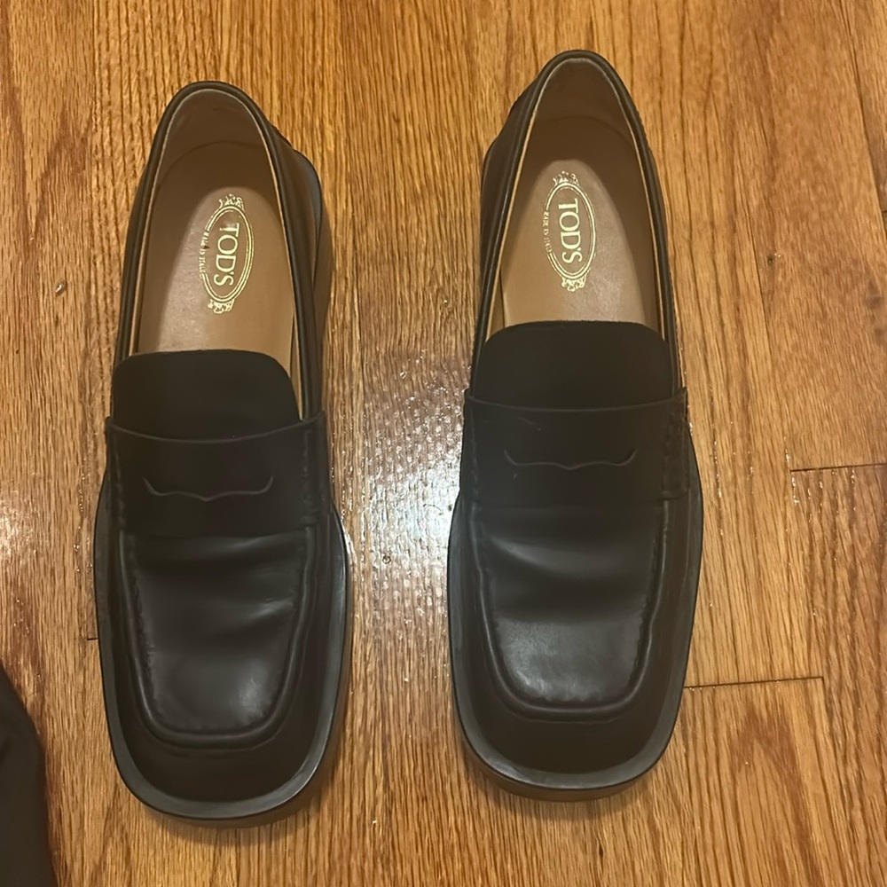 Tod’s Loafers- NO FLAWS with dust bag, size 37